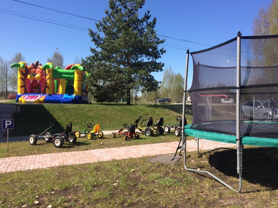 Batuts un piepūšamā atrakcija PALLAS dārzā